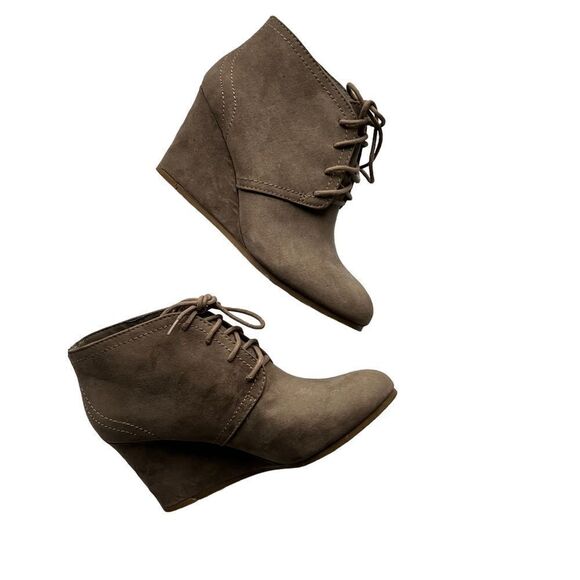 NWOB Arizona Jean Co. Tan Wedge Bootie sz 8 - Picture 1 of 11